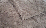 Kuschelfleece Hundedecke 3D Pfötchen braun